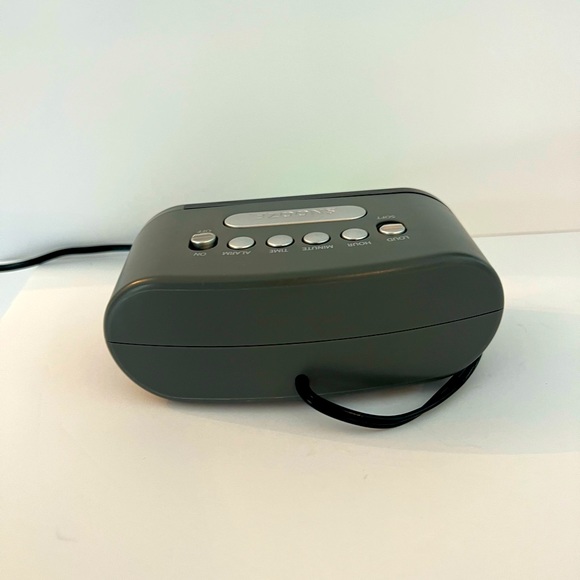 SHARP Alarm Clock Digital LED USB Charging Power Port with 2 AMP High-Speed - Picture 7 of 10